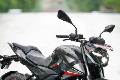 Bajaj Pulsar N160 (11)