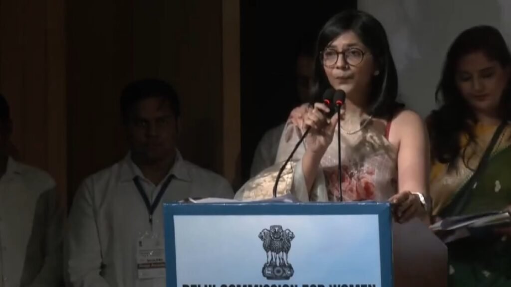 Swati Maliwal Assault Video: गंजे मुझे हाथ लगाया तो तेरी नौकरी ...खा जाउंगी। Swati Maliwal Assault Video: गंजे मुझे हाथ लगाया तो तेरी नौकरी ...खा जाउंगी।