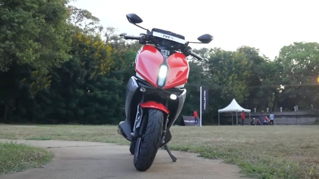 बिना हेलमेट लगाए नहीं स्टार्ट होगी, 26 हजार में घर लाये TVS X EV, पूरे 105km टॉप स्पीड के साथ TVS X EV Features and Specification