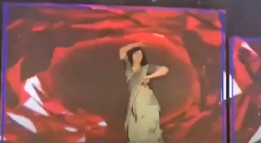 Vidisha Viral Video: मध्य प्रदेश के विदिशा में बहन की शादी में नाचते-नाचते लड़की गिर गई, तुरंत मौत हो गई। Vidisha Viral Video: मध्य प्रदेश के विदिशा में बहन की शादी में नाचते-नाचते लड़की गिर गई, तुरंत मौत हो गई।