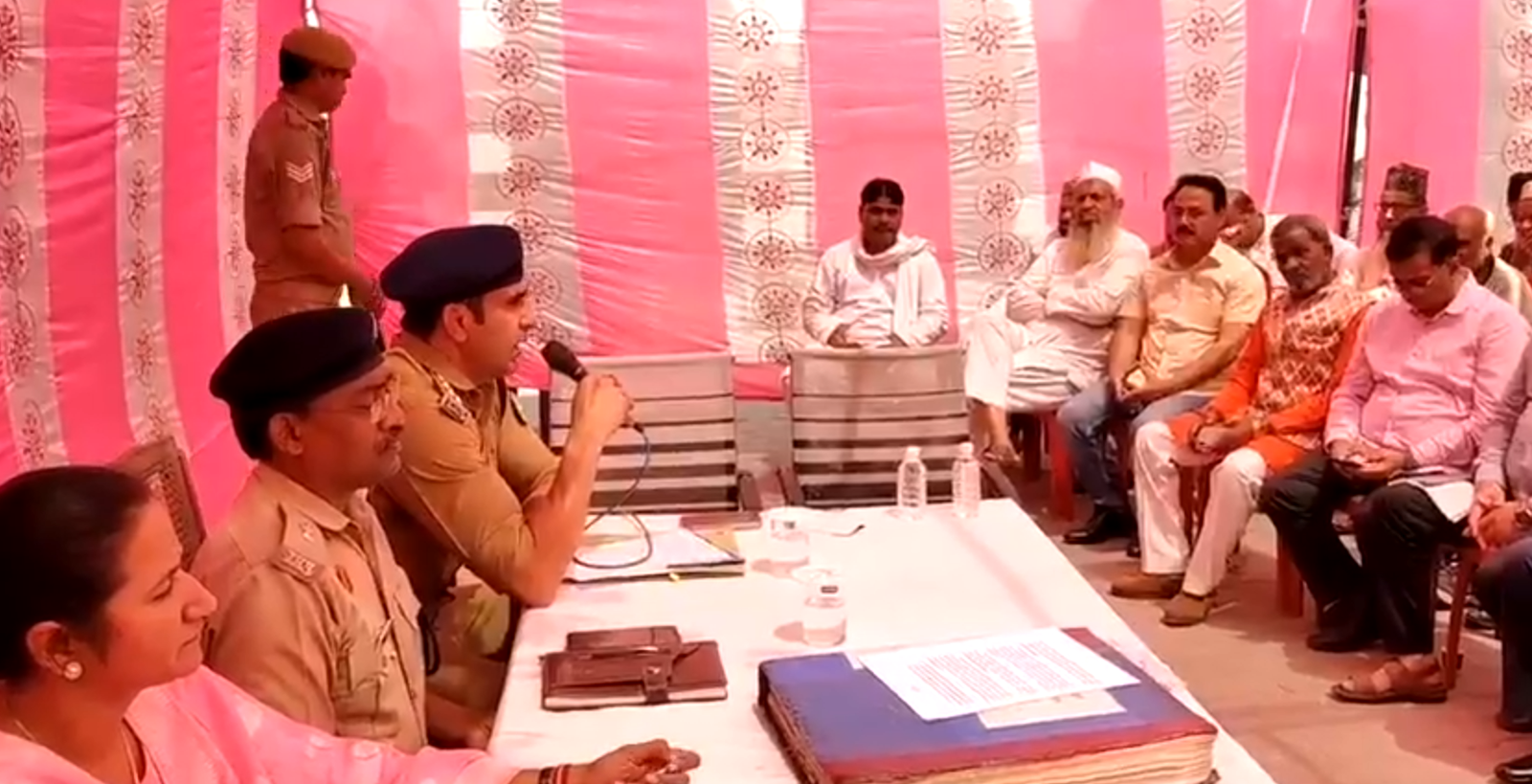 संभल में पीस कमेटी की बैठक: सीओ अनुज चौधरी बोले- "ईद की सेवइयां खिलानी हैं तो गुझिया भी खानी पड़ेगी" Sambhal CO Anuj Chaudhary on Eid
